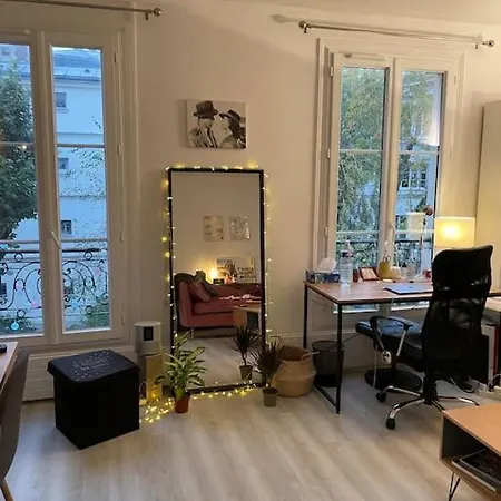 Close To Pantheon +luxembourg Garden Paris